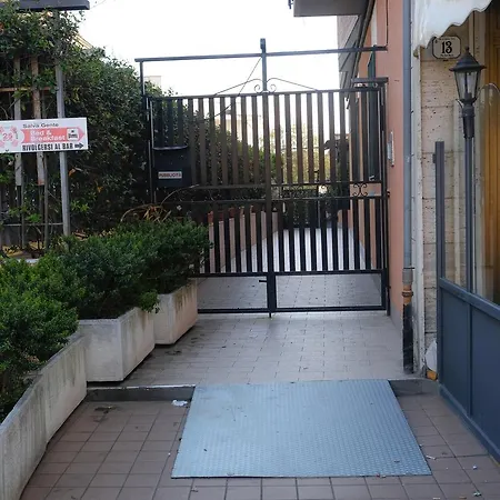 Lamezia Airport Гостевой дом